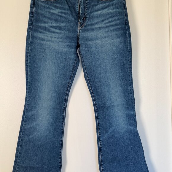 Levi's 726 High Rise Flare Women's Jeans Size 31 x 34 inseam - Picture 2 of 3